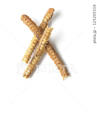 鰻の骨の煎餅を白バックで撮影 鰻の骨の煎餅を白バックで撮影 125205319