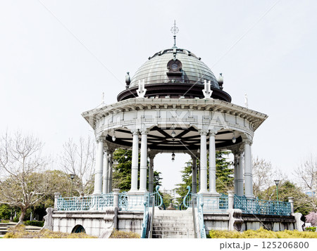 愛知県名古屋市の総合公園 鶴舞公園風景 125206800