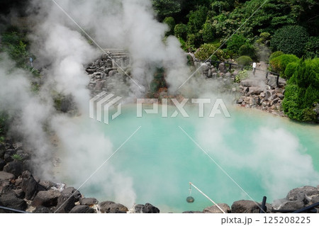 温泉地の地獄の池 温泉地の地獄の池 125208225