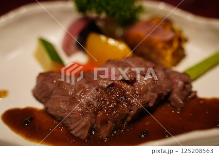 和牛の皿 125208563