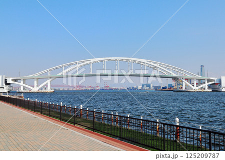 舞洲シーサイドプロムナードと夢舞大橋 125209787