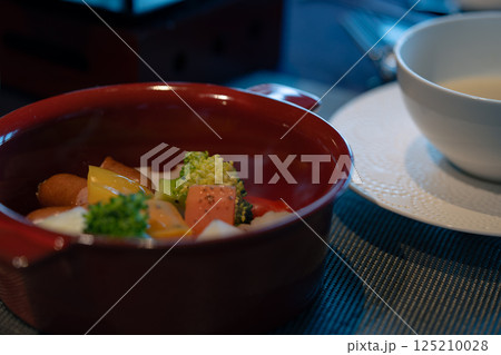 旅館の食欲をそそる美味しい朝食 125210028