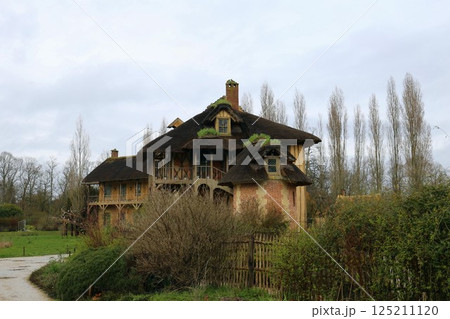 世界遺産ヴェルサイユ宮殿にある王妃の離宮 125211120