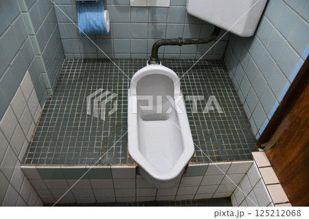 昭和の和式便器_01 125212068