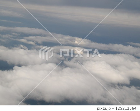 飛行機からの雲 飛行機からの雲 125212364