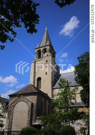パリ最古の教会であるサンジェルマン・デ・プレ教会の鐘楼 125212478