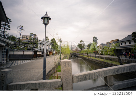 岡山県、倉敷市、倉敷川、観光スポット、倉敷美観地区、景観、倉敷デニムストリート、国内初のジーンズ生産 岡山県、倉敷市、倉敷川、観光スポット、倉敷美観地区、景観、倉敷デニムストリート、国内初のジーンズ生産 125212504