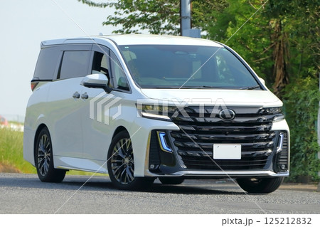 白いミニバン イメージ 白いミニバン イメージ 125212832