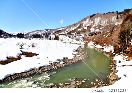 明石大橋/千曲川より上流/白鳥大橋方向を望む(長野県栄村)【2025.3】 明石大橋/千曲川より上流/白鳥大橋方向を望む(長野県栄村)【2025.3】 125212884