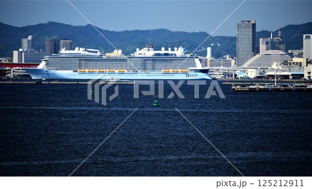 クァンタム・オブ・ザ・シーズ(Quantum of the Seas) 神戸港に停泊中 クァンタム・オブ・ザ・シーズ(Quantum of the Seas) 神戸港に停泊中 125212911