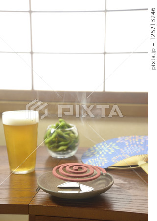 蚊取り線香とビールで夏イメージ 蚊取り線香とビールで夏イメージ 125213246