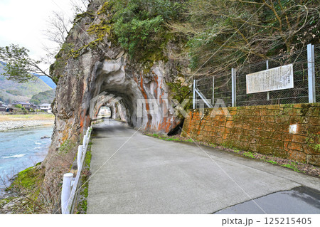 宍粟市の景勝地　「与位の洞門」 125215405