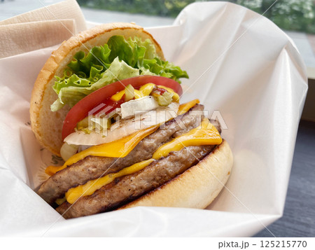 ダブルチーズバーガー 125215770