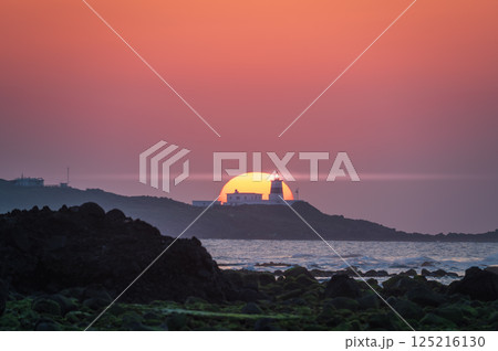 Shimen Twilight Symphony: Lighthouse Amid Gentle Ocean Waves. Shimen Twilight Symphony: Lighthouse Amid Gentle Ocean Waves. 125216130
