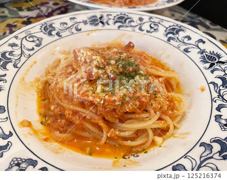 渡り蟹のトマトクリームソーススパゲッティ 海鮮パスタの王道 125216374
