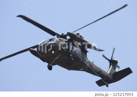 着陸する自衛隊ヘリUH-60J 着陸する自衛隊ヘリUH-60J 125217055