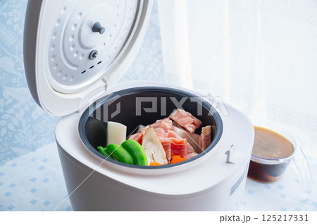 炊飯器で作る煮物の食材 125217331