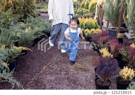 A young Korean woman and her cute daughter are walking in the garden 125218915