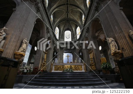パリで2番目に大きいサン＝シュルピス教会の祭壇 125222150
