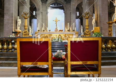 パリで2番目に大きいサン＝シュルピス教会の祭壇 125222154