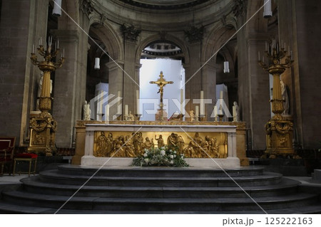 パリで二番目に大きいサン=シュルピス教会の祭壇 パリで二番目に大きいサン=シュルピス教会の祭壇 125222163