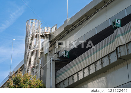 首都高速道路・三ツ沢線の非常階段 首都高速道路・三ツ沢線の非常階段 125222445