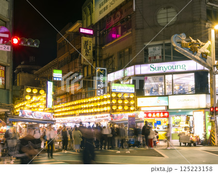 台湾・基隆廟口夜市 / Keelung MiaoKou Night Market, Taiwan 台湾・基隆廟口夜市 / Keelung MiaoKou Night Market, Taiwan 125223158