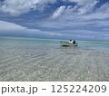 青い海とボート 125224209