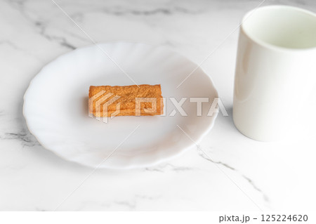 白皿とマグの焼き菓子③ 125224620