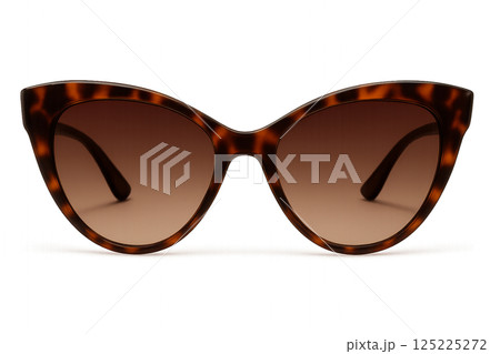 Stylish Tortoiseshell Sunglasses With Gradient Lenses for Summer Outings and Beach Trips Stylish Tortoiseshell Sunglasses With Gradient Lenses for Summer Outings and Beach Trips 125225272