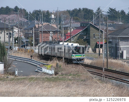 ワンマンの秩父鉄道7903(2015.3.30) 桜が満開で春模様の熊谷を颯爽と走る ワンマンの秩父鉄道7903(2015.3.30) 桜が満開で春模様の熊谷を颯爽と走る 125226978