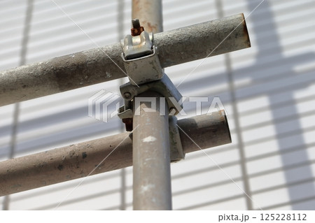 単管抱き足場のパイプとクランプ　イメージ 125228112