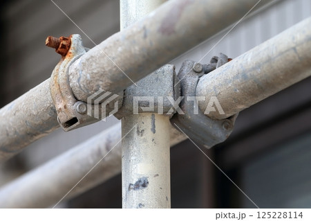 単管抱き足場のパイプとクランプ　イメージ 125228114