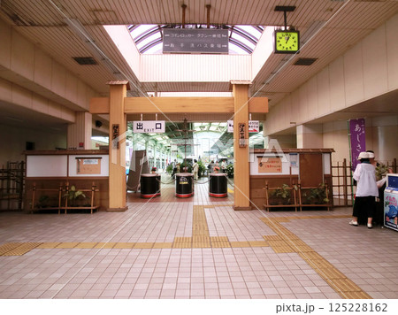 伊豆急下田駅の出口改札口（静岡県下田市） 125228162