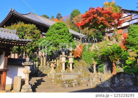 秋の二月堂(東大寺・国宝・奈良市) 秋の二月堂(東大寺・国宝・奈良市) 125228295