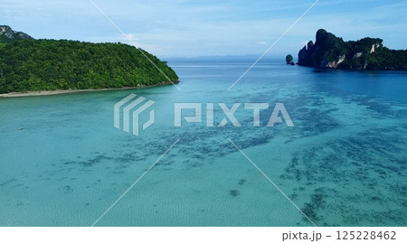 青い海と緑な島 青い海と緑な島 125228462