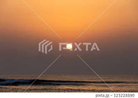 海と朝日 海と朝日 125228890