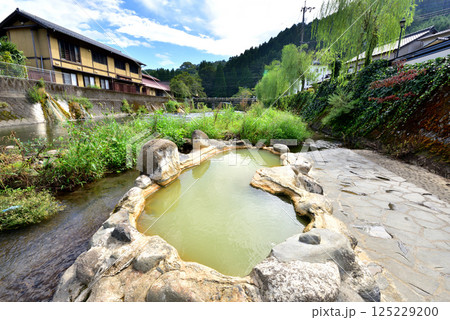 長湯温泉ガニ湯　露天風呂　大分県竹田市直入町 125229200