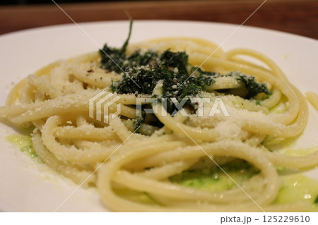 イタリア料理　シチリア風　ブカティーニ・アラ・カレッティエラ 125229610