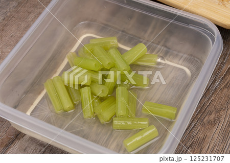 ふきの下処理から土鍋でご飯を炊く工程 ふきの下処理から土鍋でご飯を炊く工程 125231707