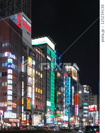 賑わう夜の新宿・歌舞伎町 都市景観(2025年3月) 賑わう夜の新宿・歌舞伎町 都市景観(2025年3月) 125234138
