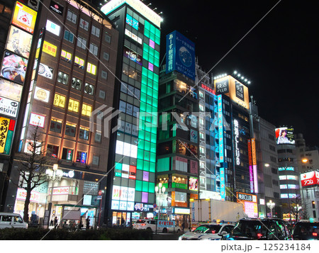 賑わう夜の新宿・歌舞伎町 都市景観(2025年3月) 賑わう夜の新宿・歌舞伎町 都市景観(2025年3月) 125234184