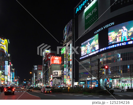賑わう夜の新宿・歌舞伎町 都市景観(2025年3月) 賑わう夜の新宿・歌舞伎町 都市景観(2025年3月) 125234216