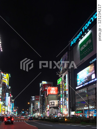 賑わう夜の新宿・歌舞伎町 都市景観(2025年3月) 賑わう夜の新宿・歌舞伎町 都市景観(2025年3月) 125234217