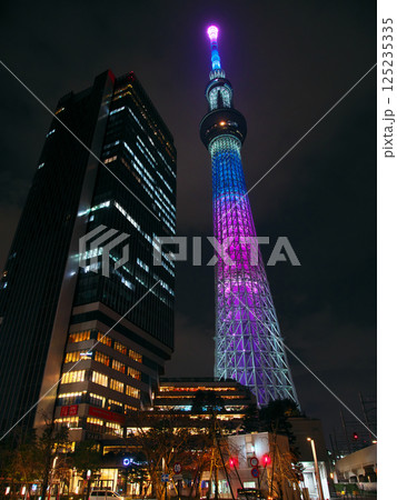鮮やかな東京スカイツリーのイルミネーション 都市景観(2025年3月) 鮮やかな東京スカイツリーのイルミネーション 都市景観(2025年3月) 125235335