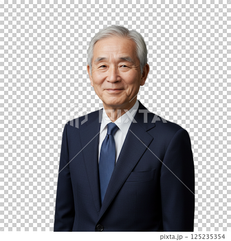 スーツを着た笑顔のシニア男性 125235354