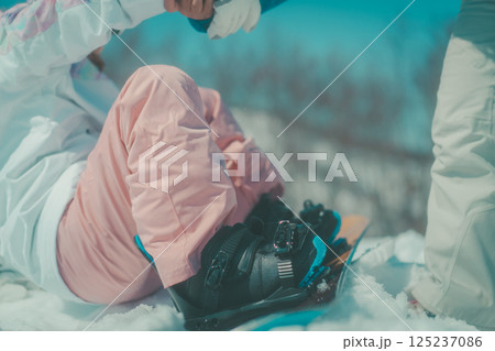 snowboarding 125237086