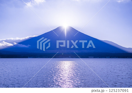 山中湖ダイヤモンド富士 125237091