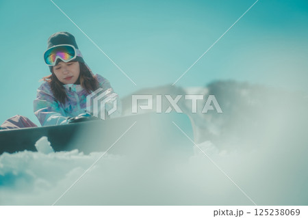 snowboarding 125238069