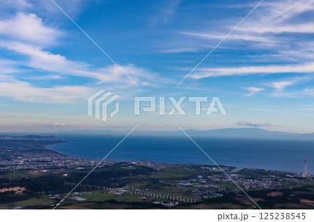 北海道壮瞥町にある有珠山ロープウェイ山頂から南側の伊達市、室蘭市、太平洋を望む 125238545